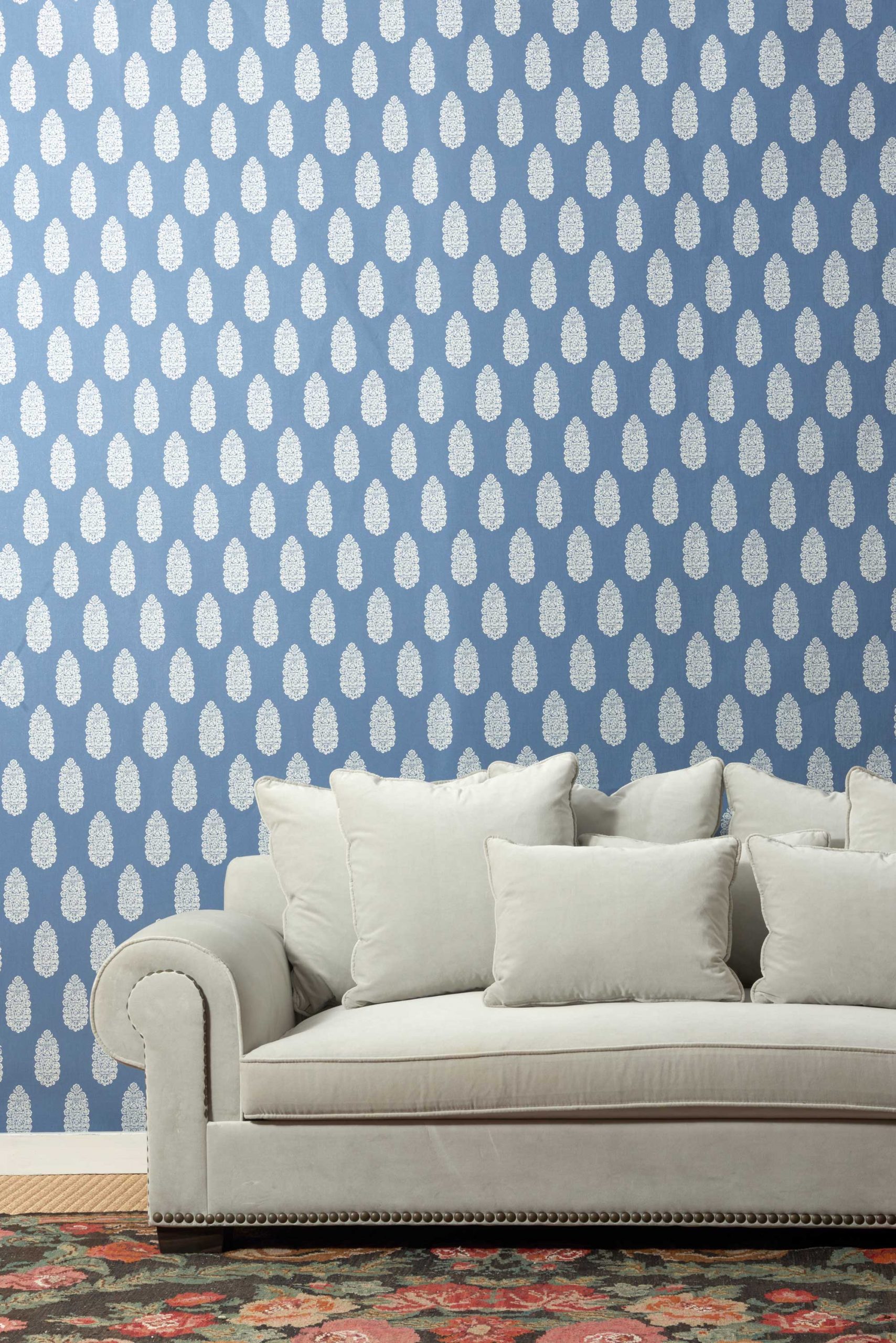 Papel pintado Salobreña azul colección Volume V Lorenzo Castillo Gastón y Daniela floral decoración casa salón dormitorio baño cocina