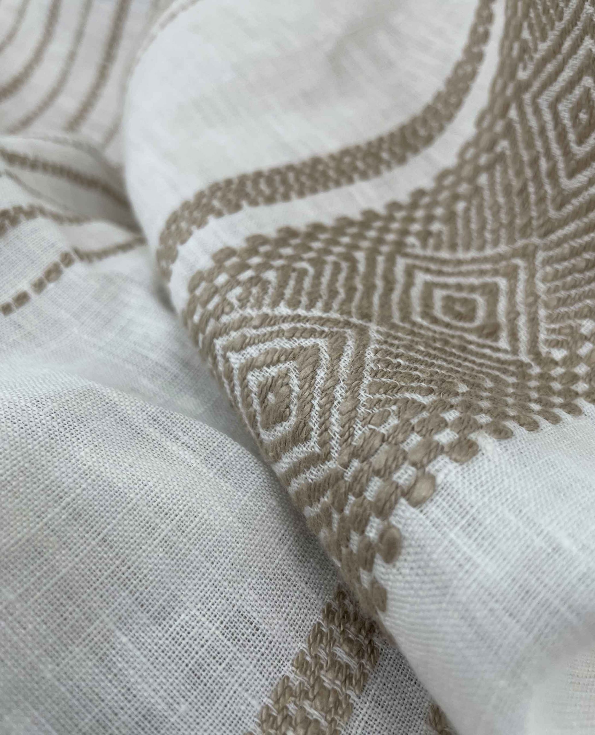 GDT-5740-001 cortina tela lhotse natural lino marco polo decoración gastón y daniela rayas étnico detalle