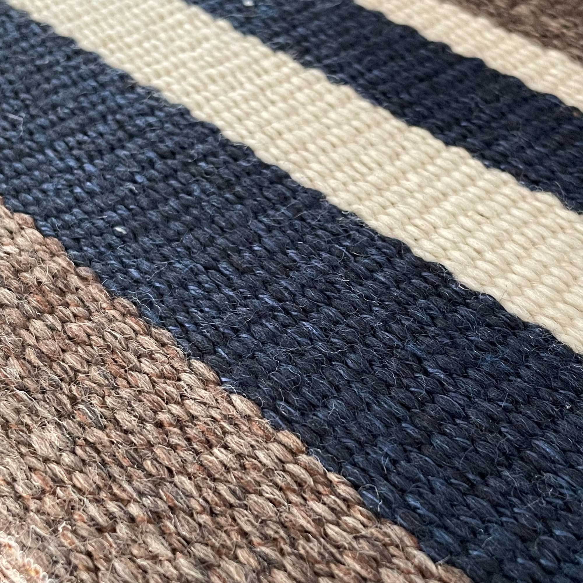 Tela Pinilla crudo marrón Gastón y Daniela colección Lorenzo Castillo jacquard lana rayas tapicería decoración casa