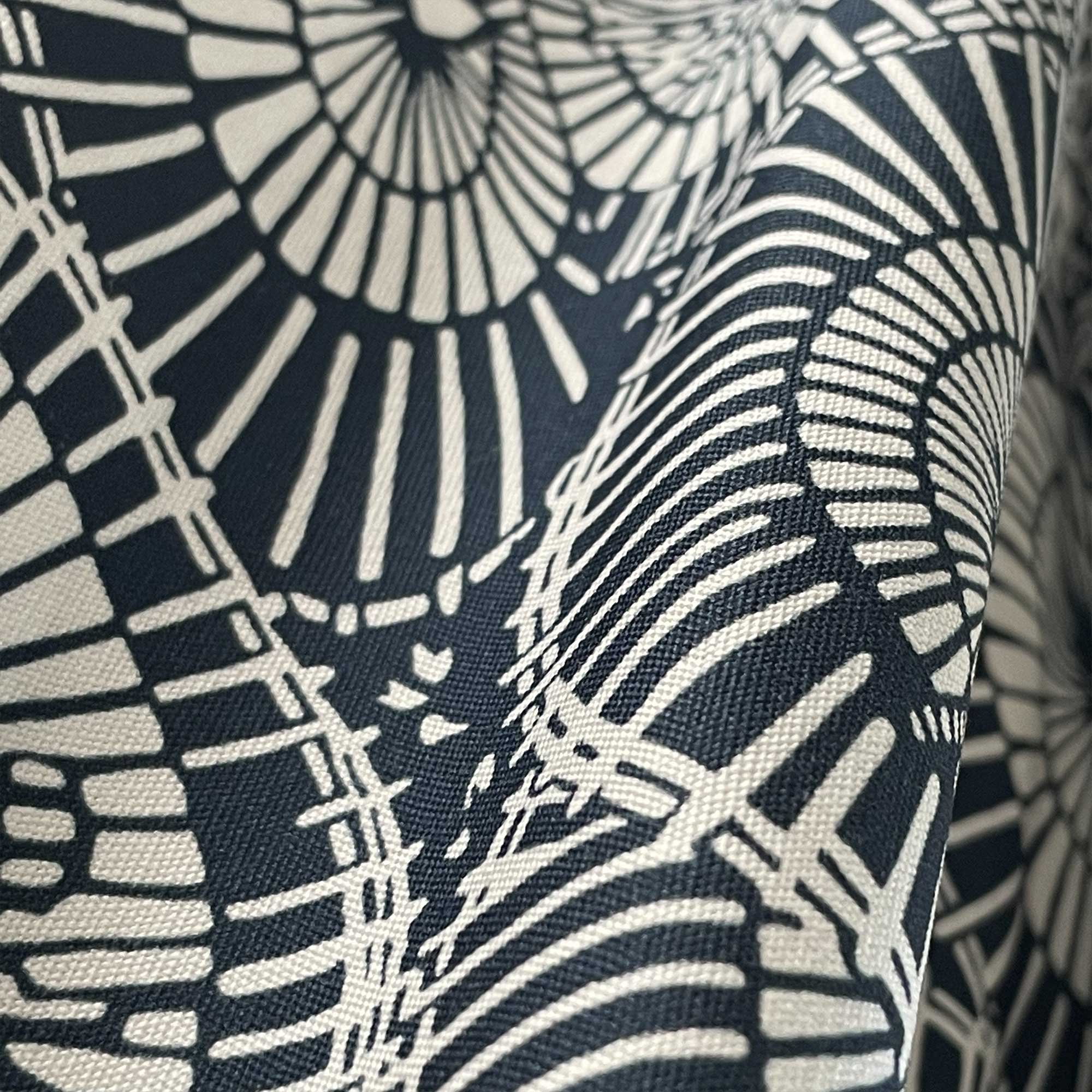 Tela Sombrillas navy azul Gastón y Daniela estampado figuras 100% algodón tapicería decoración casa
