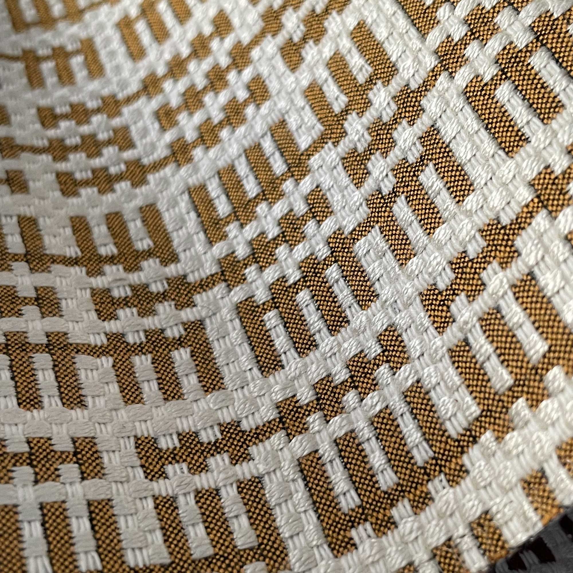 Tela Tiñana oro Gastón y Daniela colección Lorenzo Castillo jacquard geométrico tapicería decoración casa
