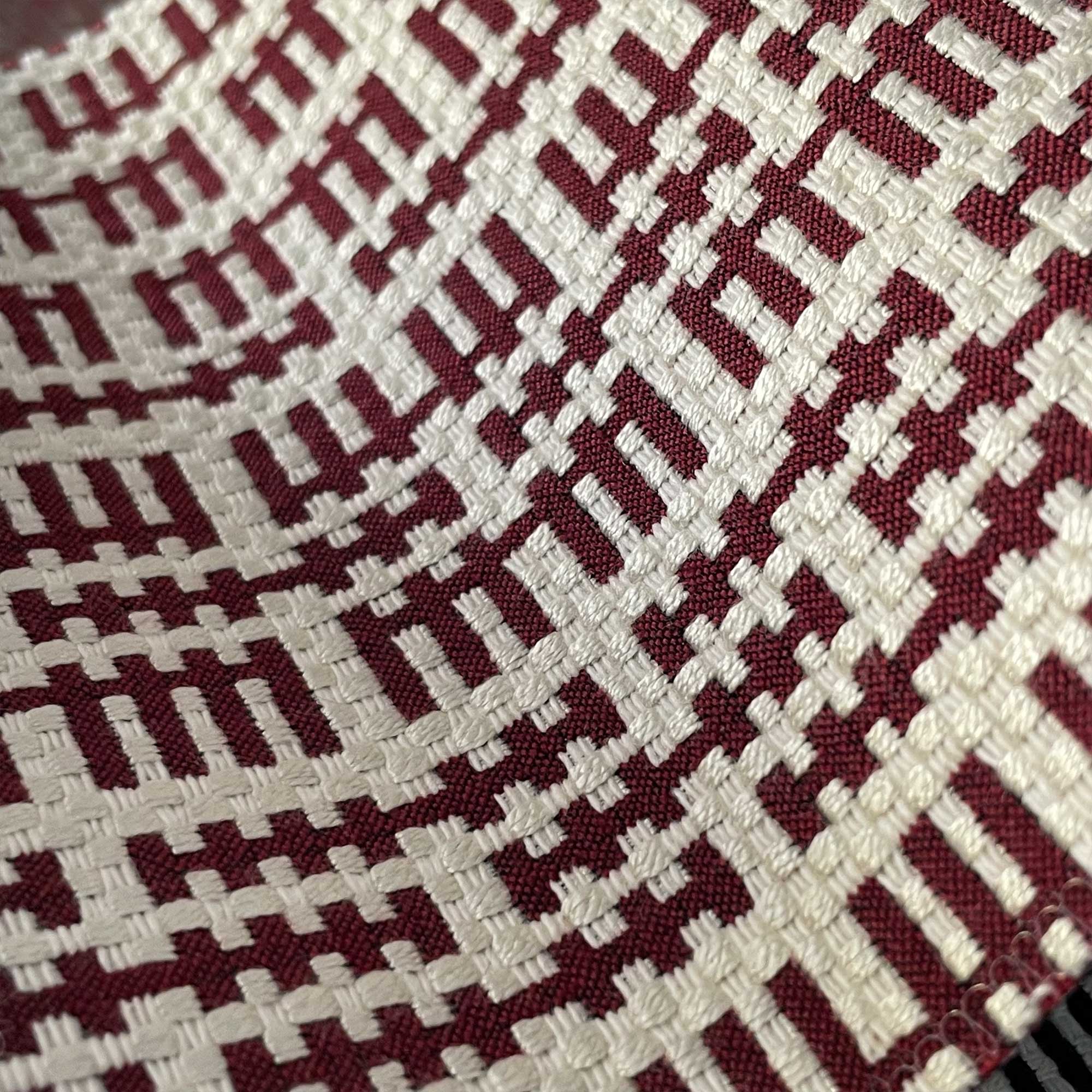 Tela Tiñana rojo Gastón y Daniela colección Lorenzo Castillo jacquard geométrico tapicería decoración casa