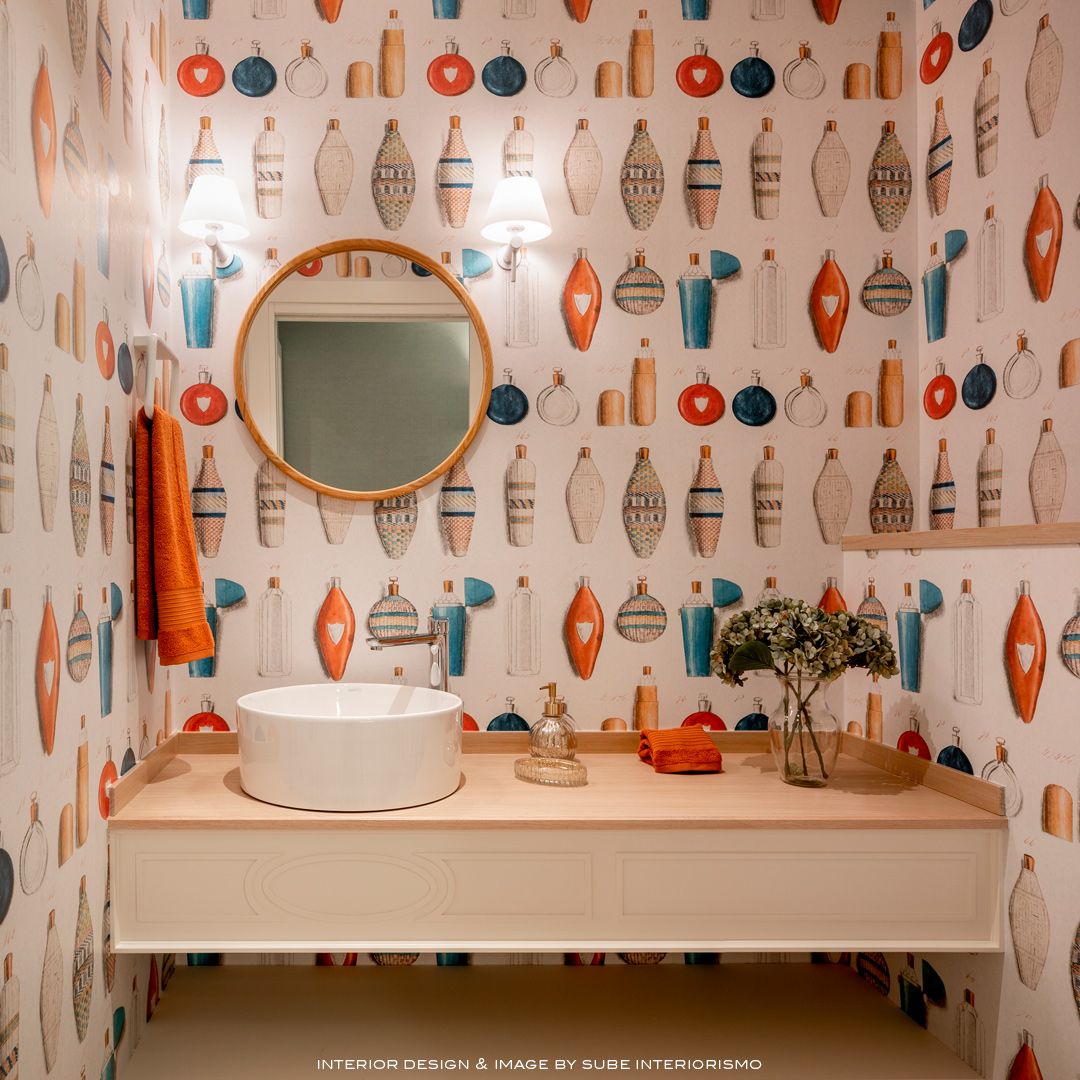 Papel pintado gaston y daniela Hipflasck sube interiorismo baño decoración home