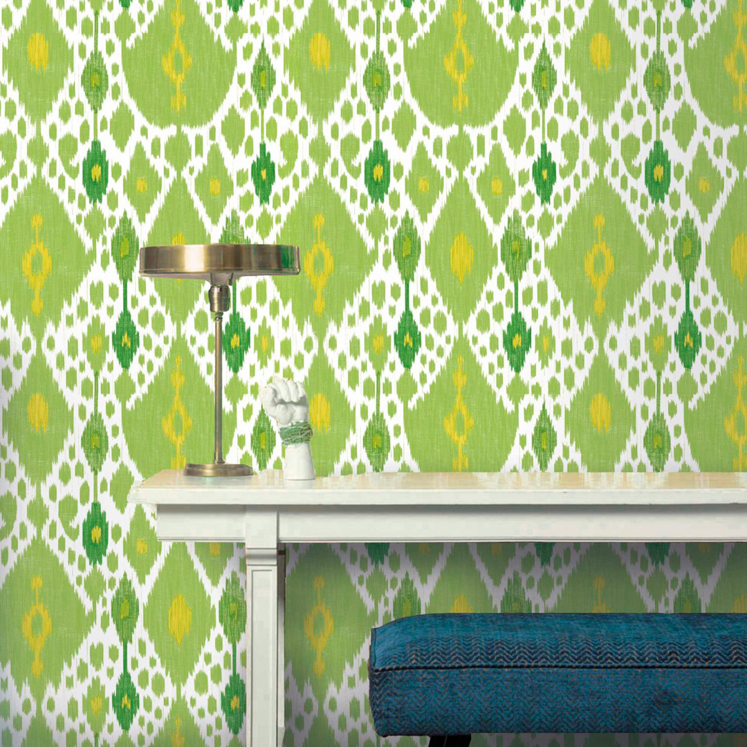 Papel pintado vinílico Ikat verde colección Librería Gastón y Daniela étnico geométrico decoración salón dormitorio baño cocina