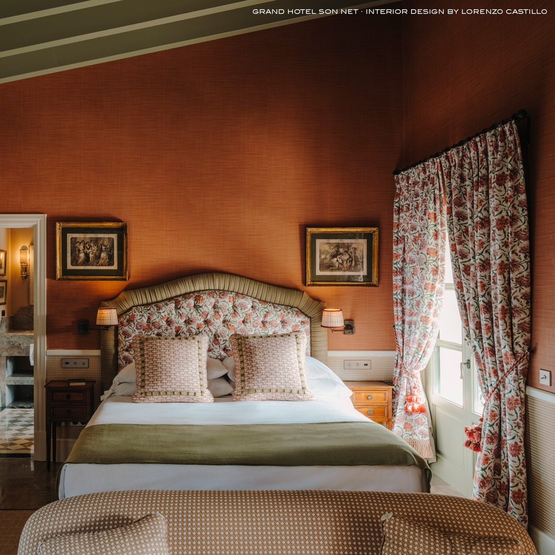 Tela gaston y daniela otis flores rojo floral grand hotel son net mallorca lorenzo castillo cabecero tapizado cortinas dormitorio