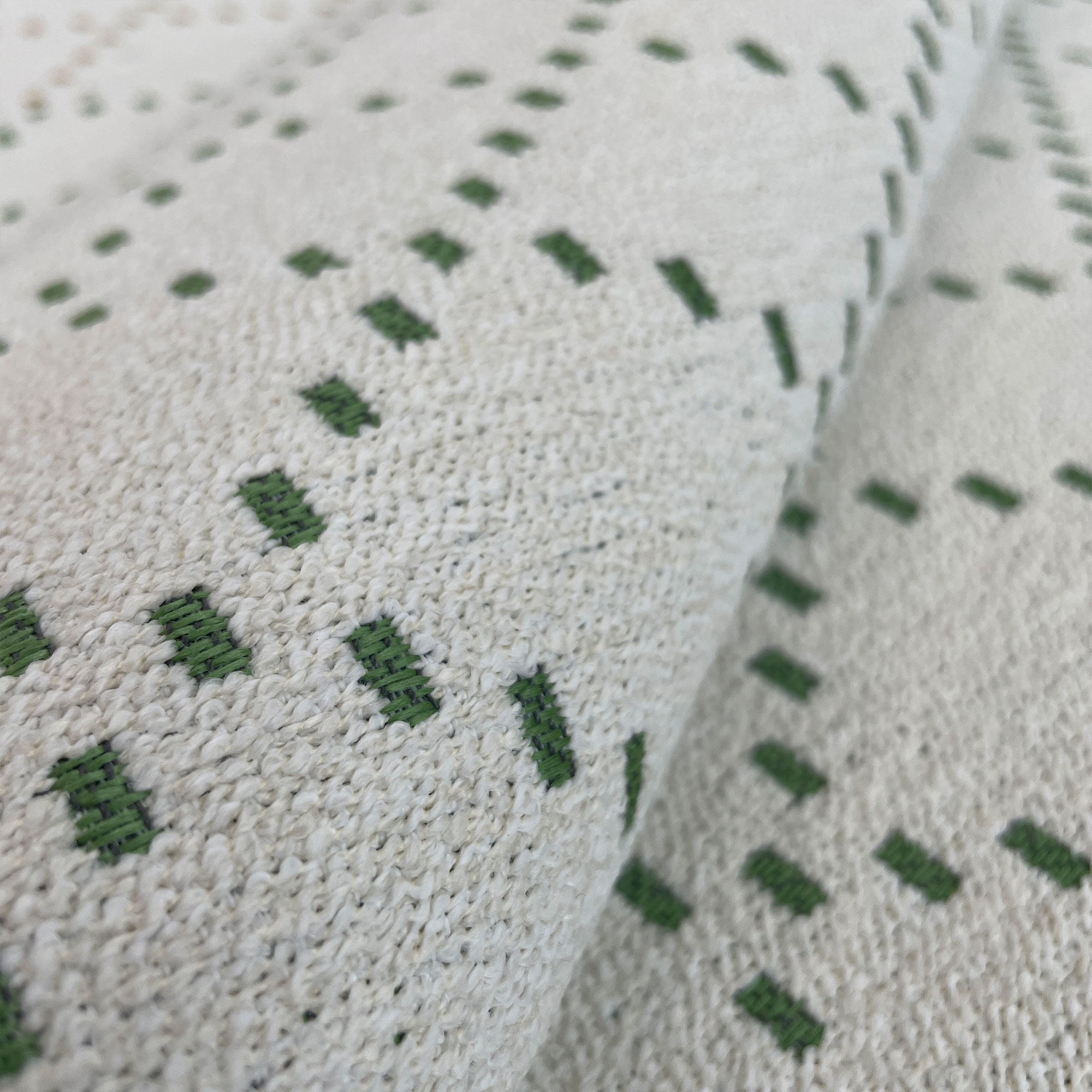 GDT-5784-003 Tela Etria verde de Gaston y Daniela. Diseño geometrico para tapiceria. Decoracion de interiores. Detalle