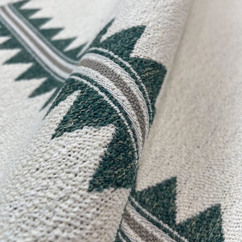 GDT-5785-005 Tela Pamuk verde de Gaston y Daniela. Diseño etnico para tapiceria. Decoracion de interiores. Detalle