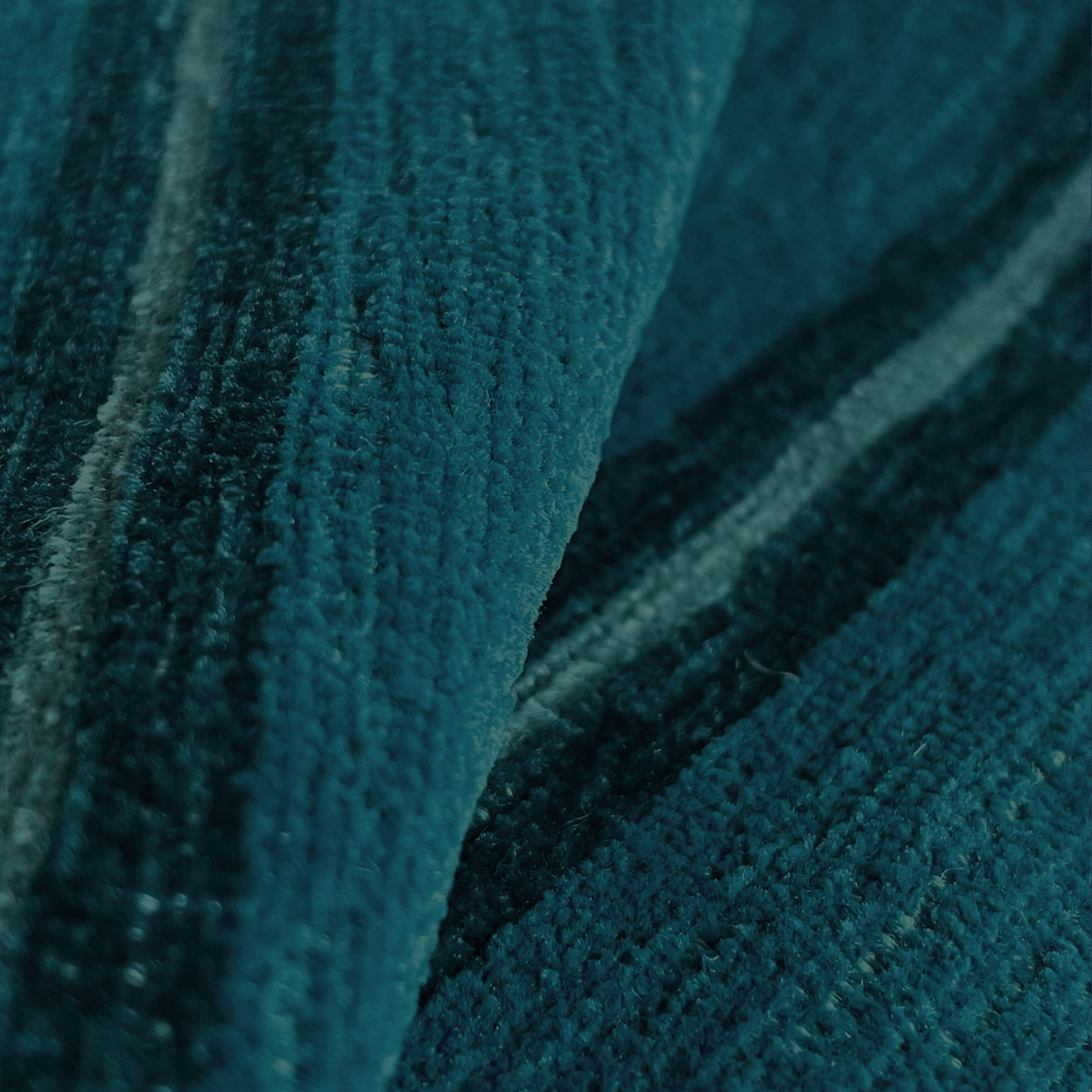 GDT-5790-003 Tela eolida Oceano de Gaston y Daniela. Terciopelo de rayas para tapiceria. Diseño de interiores. Detalle