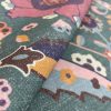 GDT-5792-002 Tela Eduarda verde de Gaston y Daniela. Estampado floral y botanico para tapiceria. Decoracion de interiores. Detalle