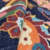 GDT-5792-003 Tela Eduarda navy de Gaston y Daniela. Estampado floral y botanico para tapiceria. Decoracion de interiores. Detalle