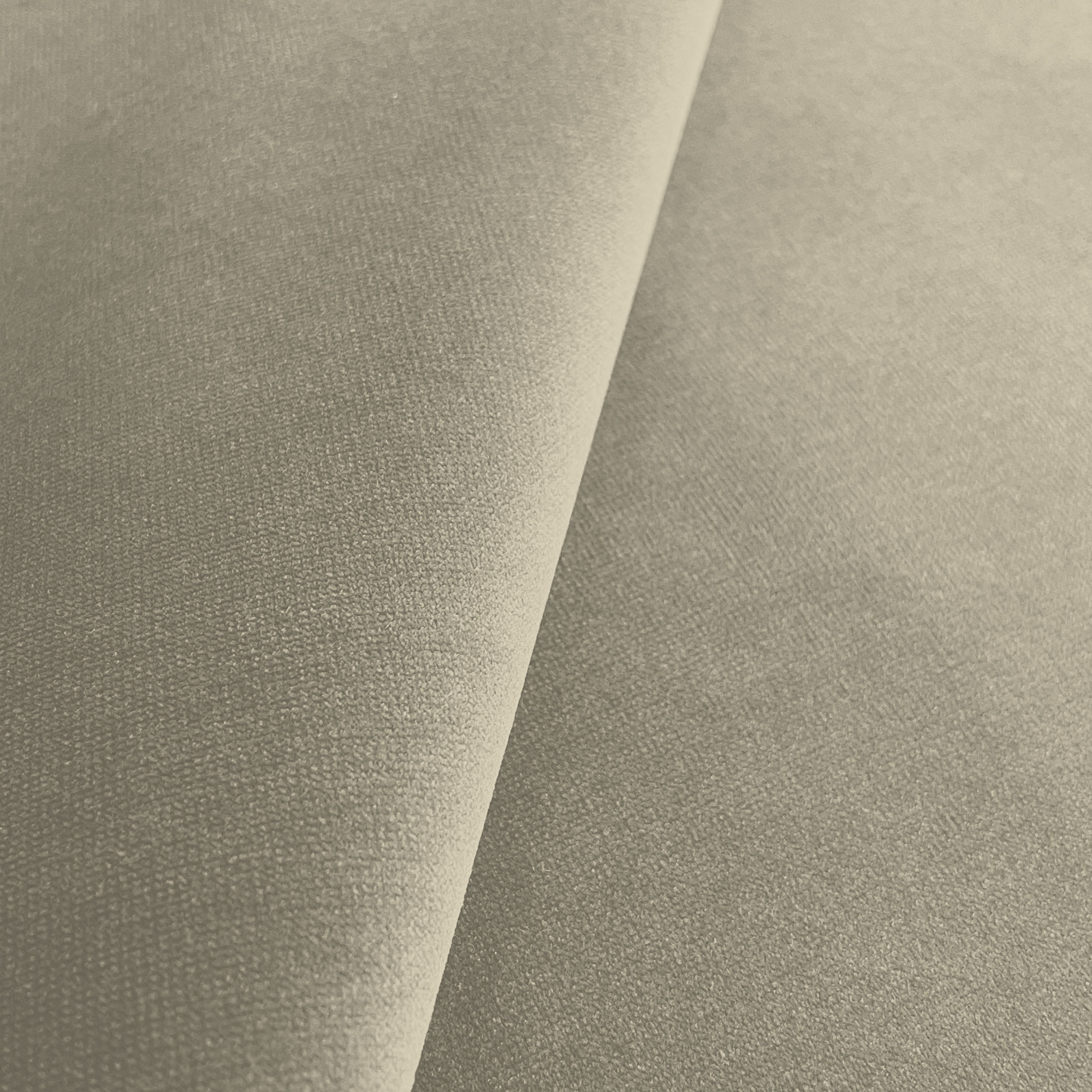 GDT-5795-003 Tela Ulises beige de Gaston y Daniela. Terciopelo liso para tapiceria y cortinas. Decoracion de interiores. Detalle