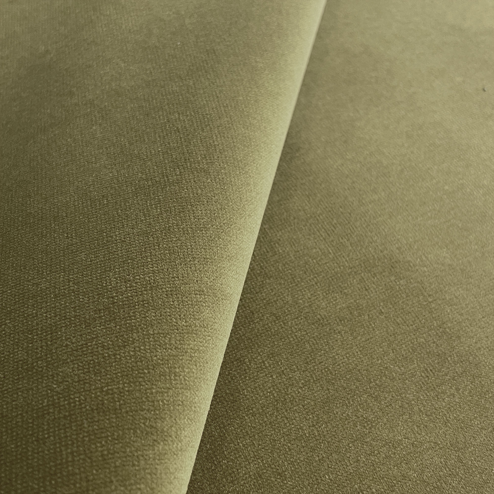 GDT-5795-022 Tela Ulises kaki verde de Gaston y Daniela. Terciopelo liso para tapiceria y cortinas. Decoracion de interiores. Detalle