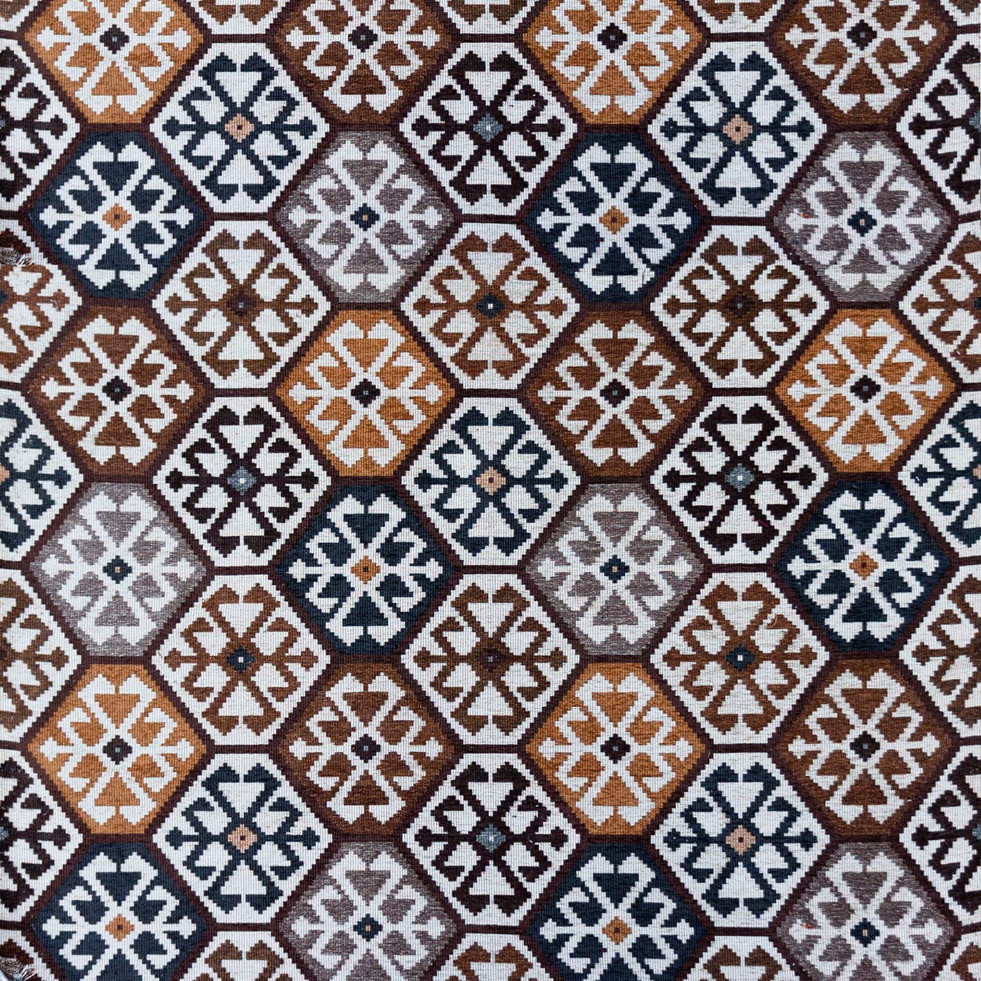 GDT-5796-002 Tela Tesalonica natural de Gaston y Daniela. Diseño etnico y geometrico para tapiceria. Decoracion de interiores.