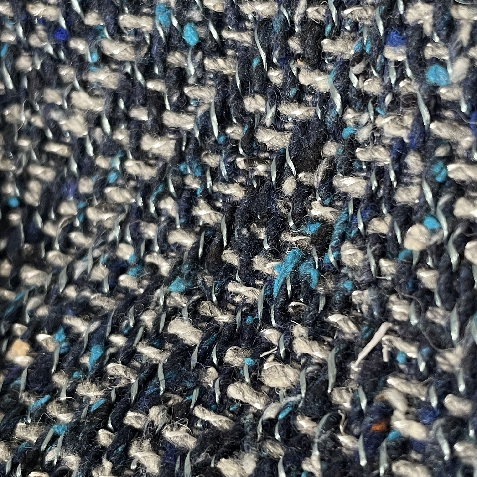 Detalle Bolzano azul oscuro decoración Gastón y Daniela tapicería