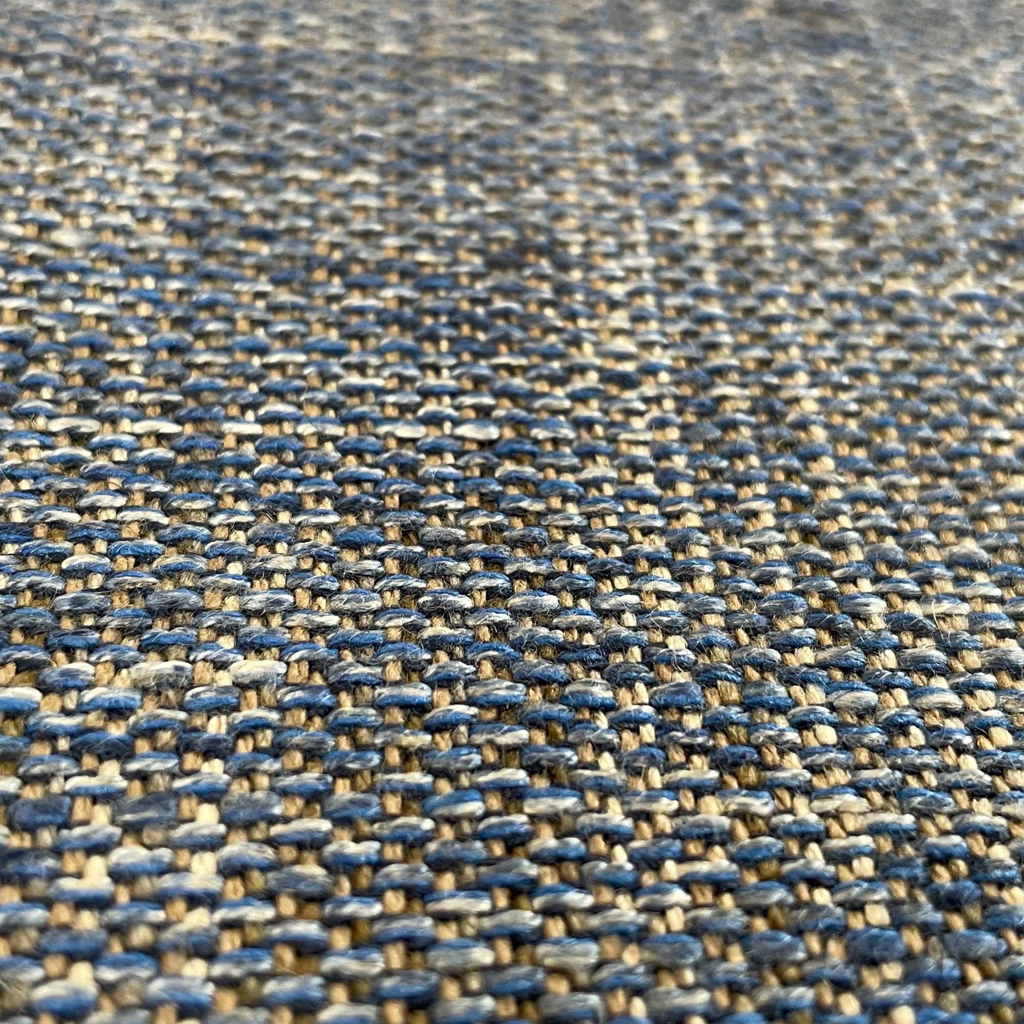 Detalle Chamberí azul oscuro decoración Gastón y Daniela Madrid tapicería salón