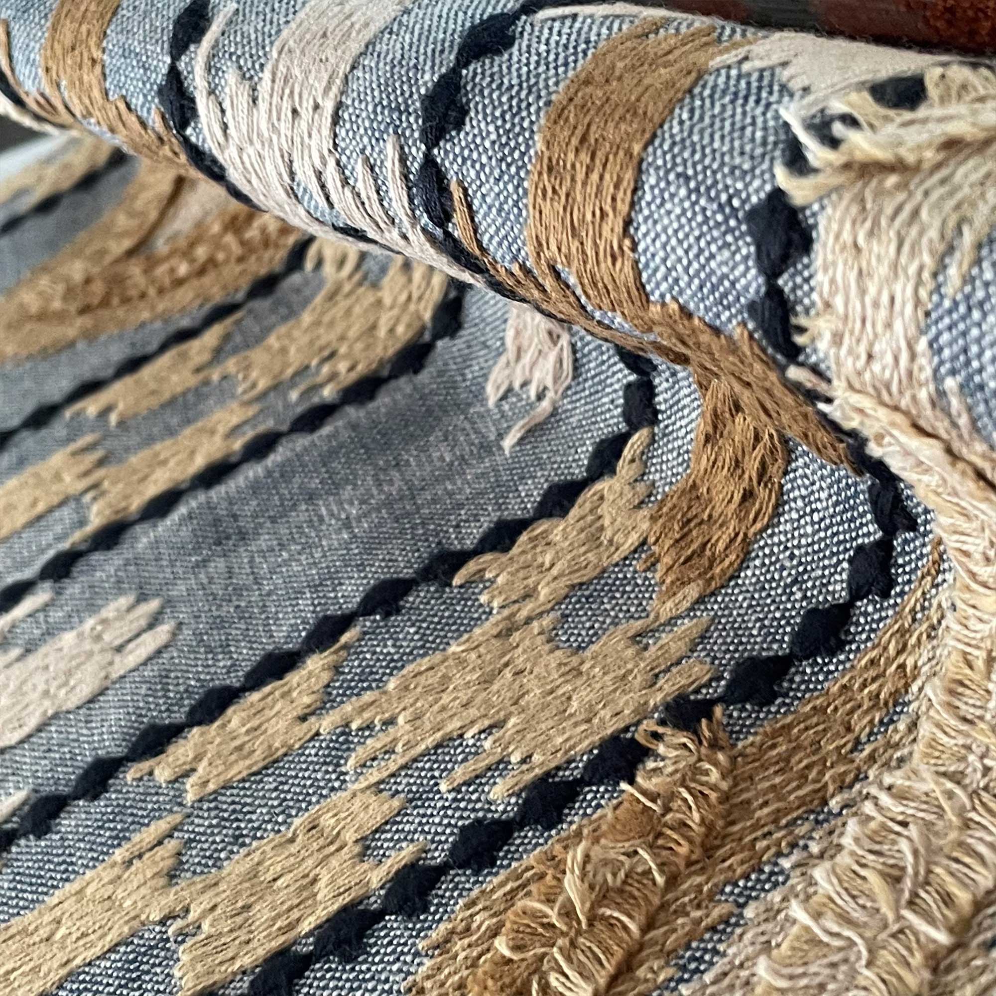 Queen denim camel Africalia decoración Gastón y Daniela tapicería