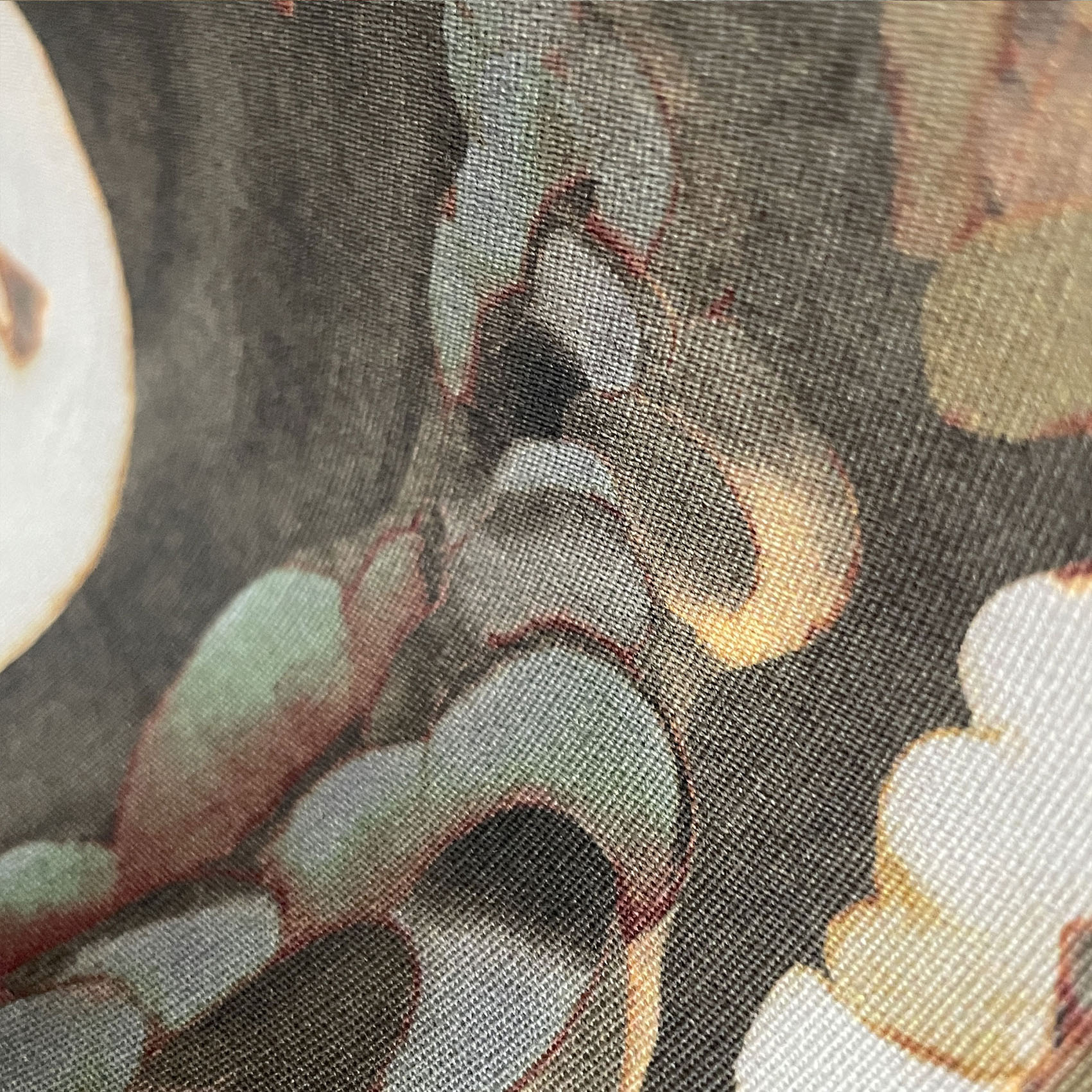 LCT-1176-001 Tela Tembo Original de Gaston y Daniela. Coleccion de Lorenzo Castillo. Diseño oriental, en algodon y lino para cortinas en color grises y negros. Decoracion de interiores. Detalle