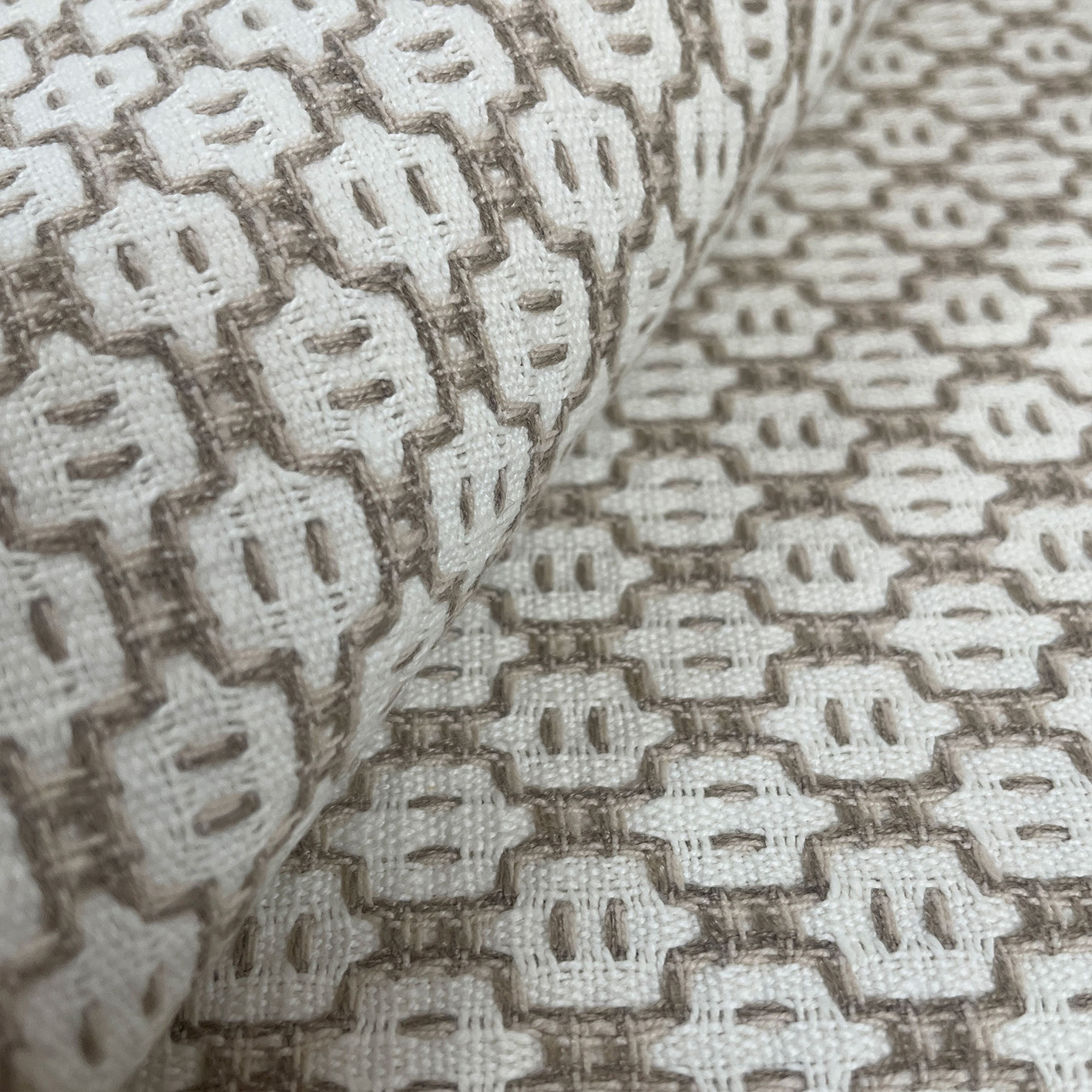 GDT-5807-006 tela bernarda beige gaston y daniela geometrico algodon tapiceria cortinas decoracion casa detalle