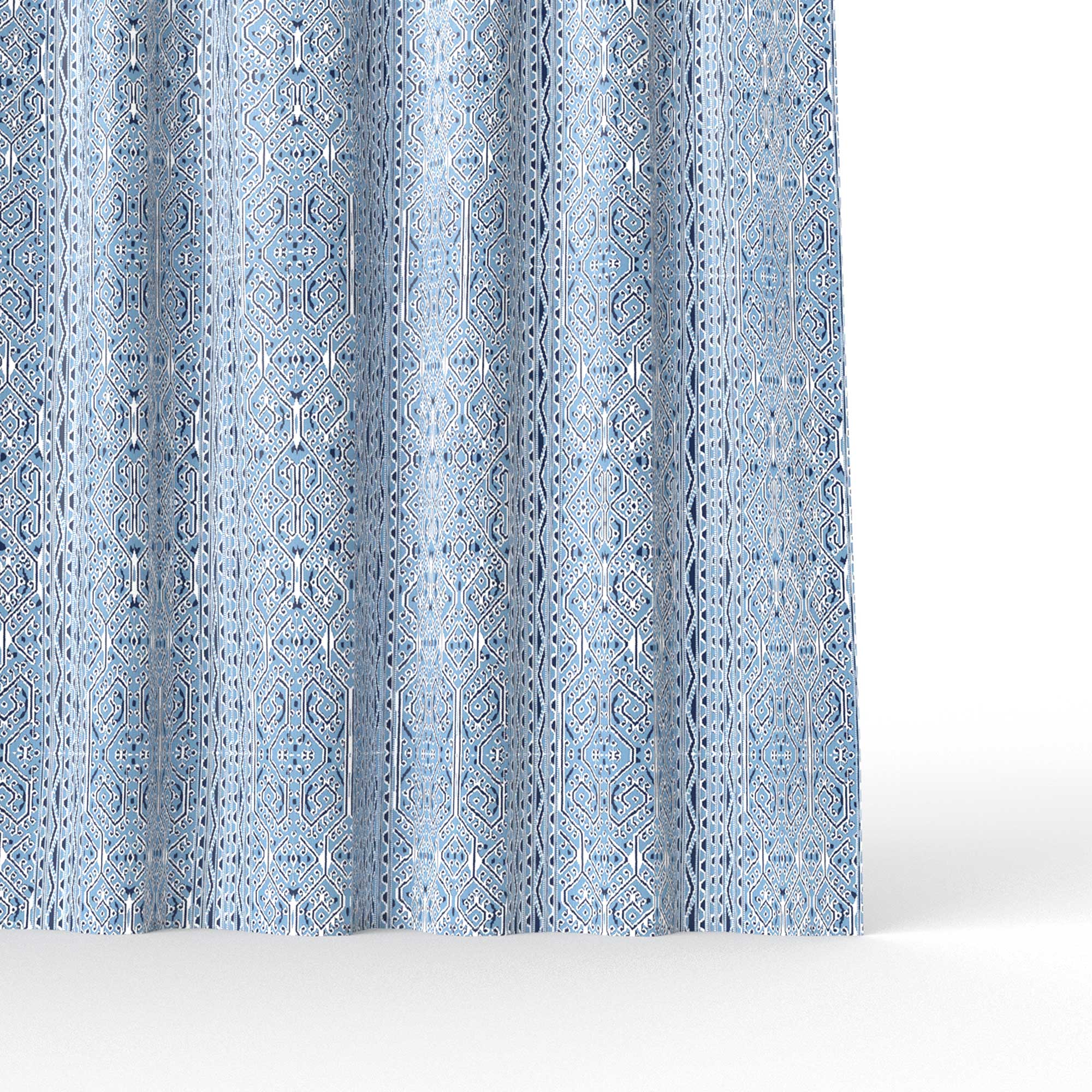 Cortina Tela sol azul de Gaston y Daniela. Coleccion Lorenzo Castillo. Estampado oriental de algodon y lino para cortinas.