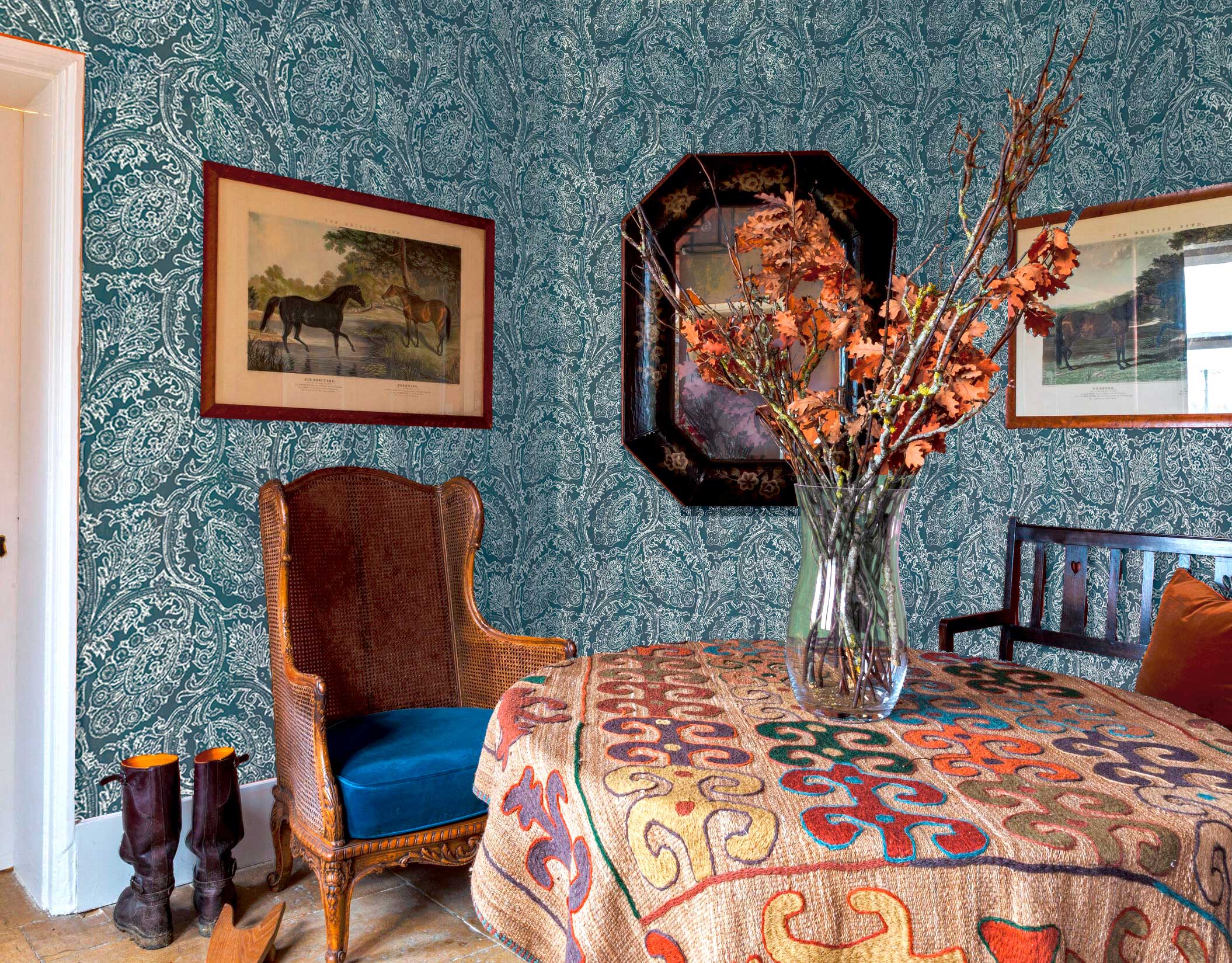 Papel pintado vinílico Cadaques azul oscuro colección Volume V Lorenzo Castillo Gastón y Daniela geométrico decoración casa salón dormitorio baño cocina