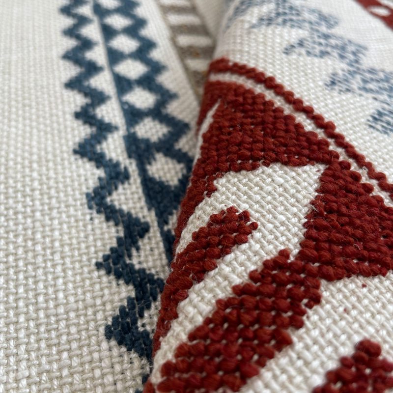GDT-5779-003 Tela Ankara teja de gaston y daniela. Diseño etnico y geometrico en naranja para tapiceria. Decoracion de interiores detalle