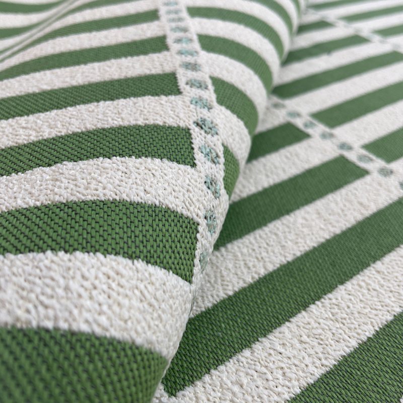 GDT-5780-004 Tela Bosforo verde de Gastón y Daniela con diseño de rayas para tapiceria. Decoración de interiores detalle