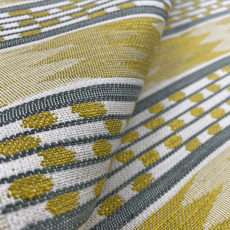 GDT-5788-003 Tela Efeso amarillo de gaston y daniela con diseño étnico para tapiceria. Decoracion de interiores detalle