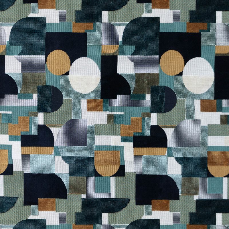LCT-1167-001 Tela Mares de Gaston y Daniela. Coleccion de Lorenzo Castillo. Diseño geometrico en terciopelo para tapiceria en color verdes y negros. Decoracion de interiores
