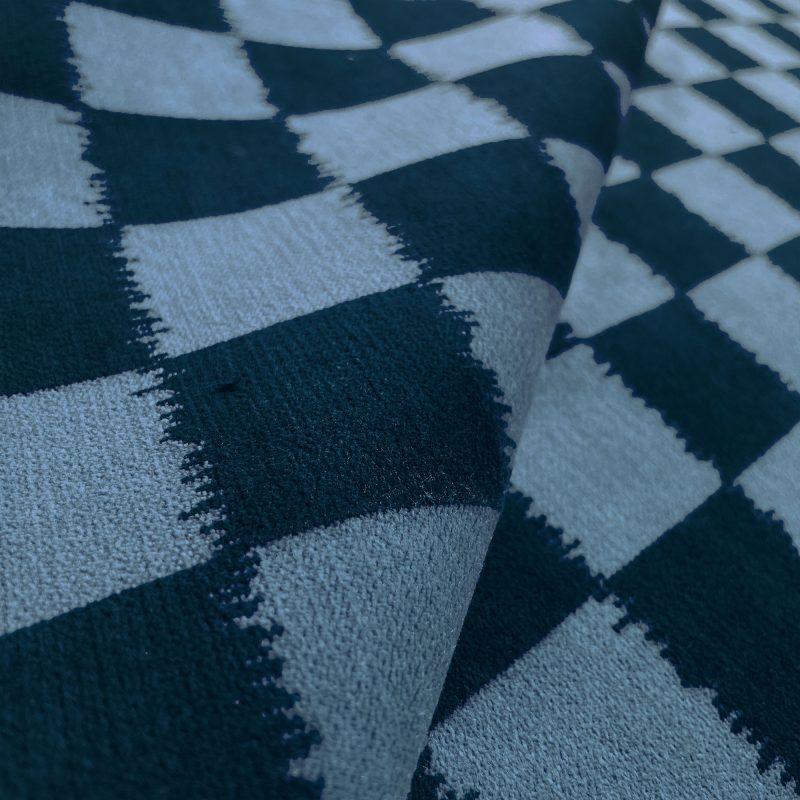 LCT-1183-004 Tela damero azul oscuro de Gaston y Daniela. Coleccion de Lorenzo Castillo. Diseño geometrico sofisticado para tapiceria. Decoracion de interiores