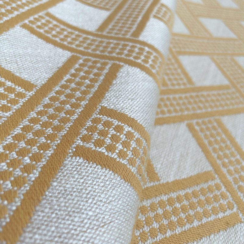 LCT-1184-004 Tela dominicana amarillo de Gaston y Daniela. Coleccion de Lorenzo Castillo. Diseño geometrico sofisticado para tapiceria. Decoracion de interiores