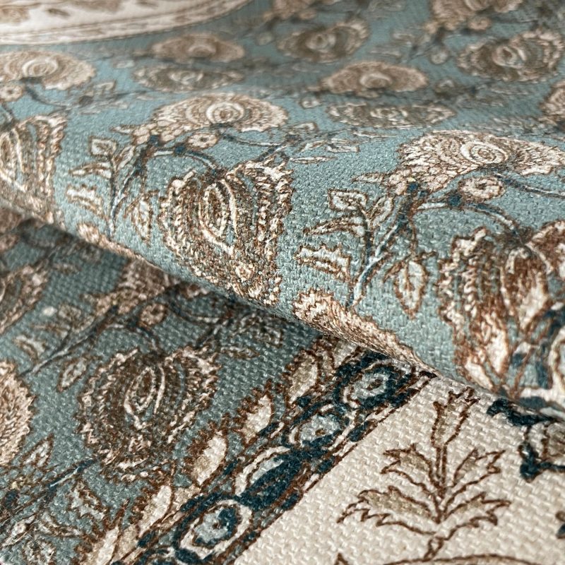 LCT-1191-002 Tela Indira Agua de Gaston y Daniela. Coleccion de Lorenzo Castillo. Diseño etnico sofisticado para tapiceria y cortinas. Decoracion de interiores. Detalle