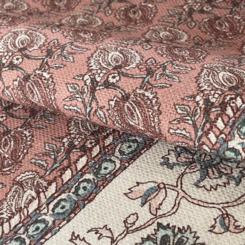 LCT-1191-006 Tela Indira Rosa de Gaston y Daniela. Coleccion de Lorenzo Castillo. Diseño etnico sofisticado para tapiceria y cortinas. Decoracion de interiores. Detalle