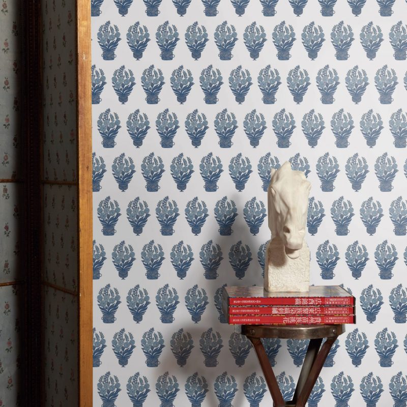 Papel pintado Celorio azul colección Volume V Lorenzo Castillo Gastón y Daniela botánico floral decoración casa dormitorio salón cocina baño