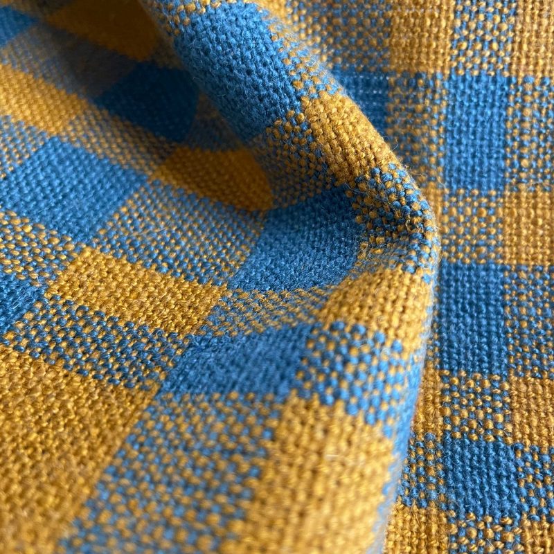 Tela Drach azul amarillo colección Maiorica Gastón y Daniela cuadros lino tapicería cortinas sofás butacas sillas decoración casa textura