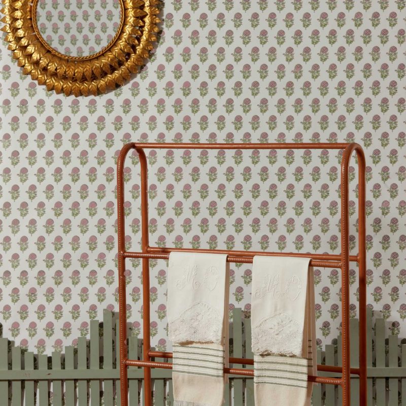 Papel pintado Plasencia rosa colección Volume V Lorenzo Castillo Gastón y Daniela papel tejido no tejido botánico floral decoración casa dormitorio salón cocina baño