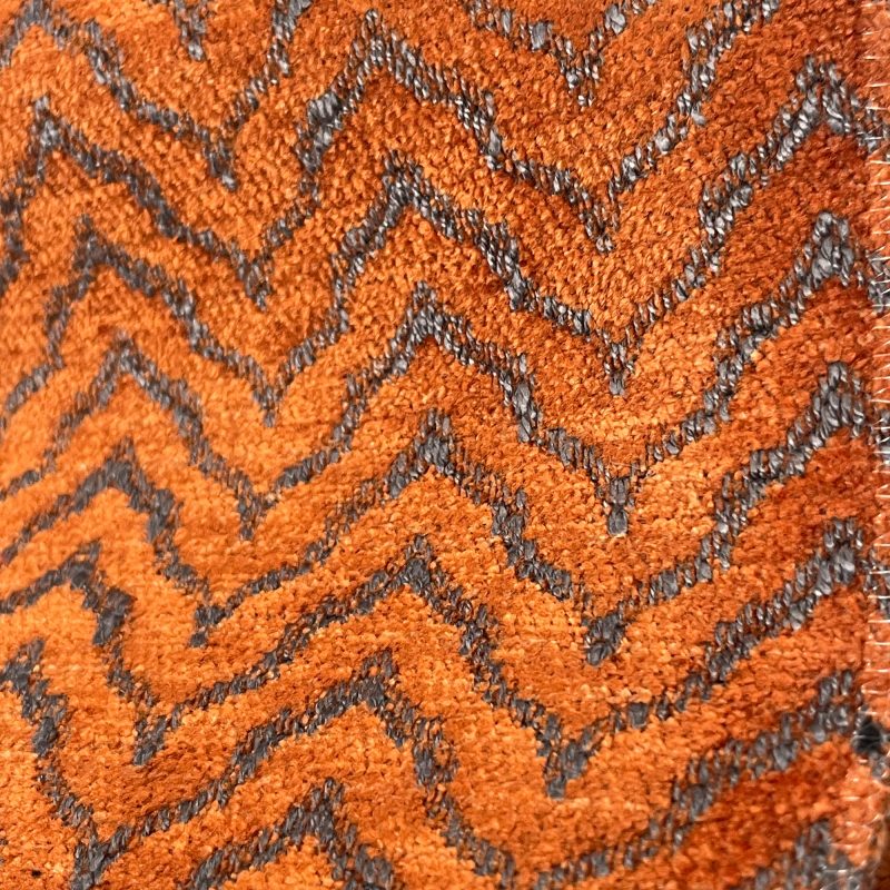 Detalle Sella naranja tela decoración Gastón y Daniela tapicería salón