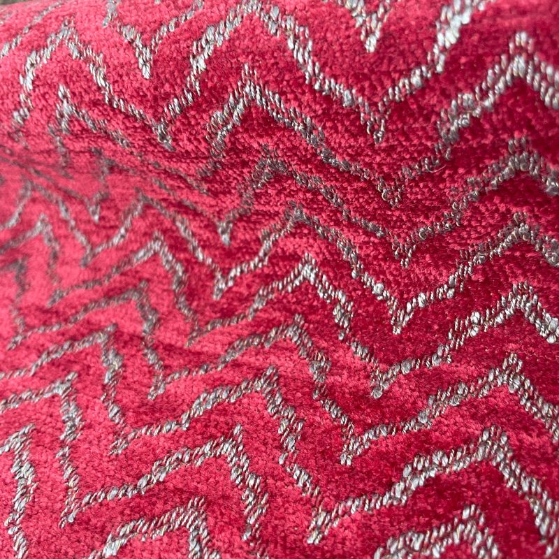 Detalle Sella rojo tela decoración Gastón y Daniela tapicería salón