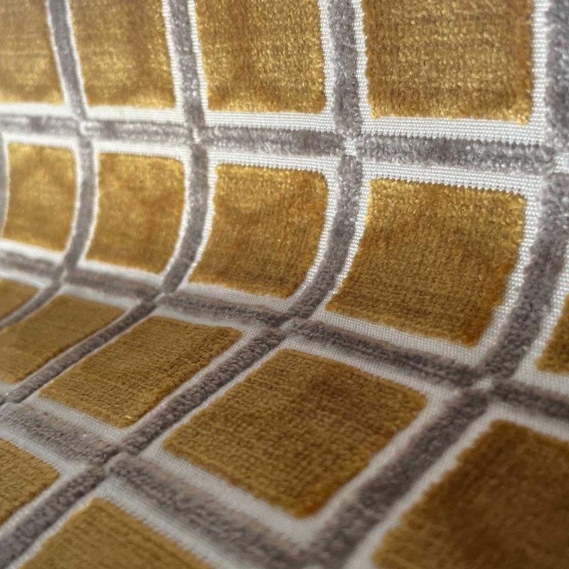 Tela Buitrago oro amarillo Gastón y Daniela colección Lorenzo Castillo terciopelo cuadros geométrico tapicería decoración