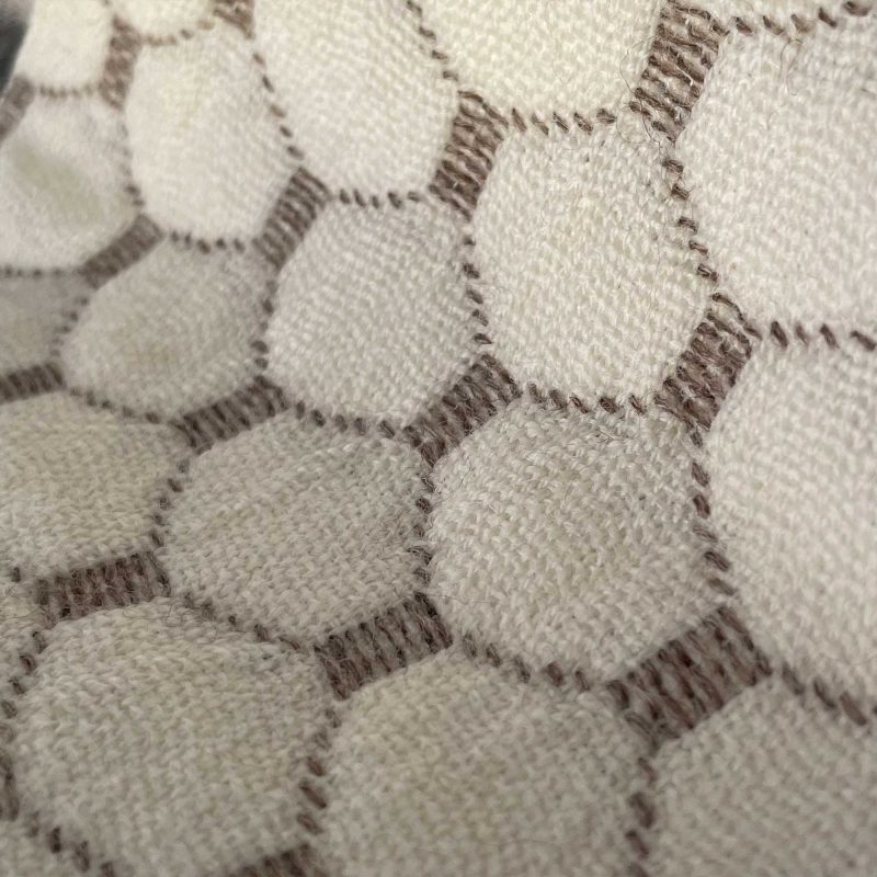 Tela Gredos Crudo Tostado Gastón y Daniela colección Lorenzo Castillo jacquard lana geométrico tapicería decoración casa
